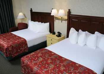 Pike's Waterfront Lodge hotel thumbnail 5