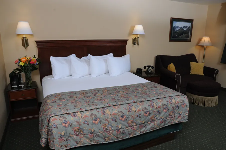 Pike's Waterfront Lodge hotel detail image 6