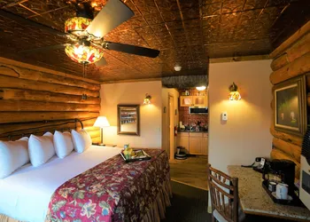 Pike's Waterfront Lodge hotel thumbnail 8