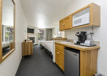 Firelite Lodge hotel thumbnail 5