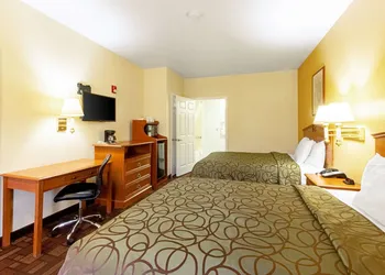 Quality Inn & Suites Dickson hotel thumbnail 5