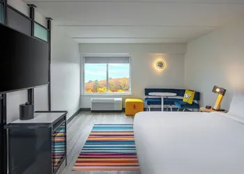 Aloft Framingham hotel thumbnail 7