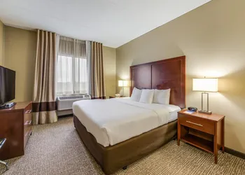 Comfort Suites Chicago O'Hare Airport hotel thumbnail 8