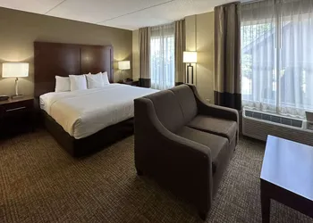 Charlotte Suites hotel thumbnail 6