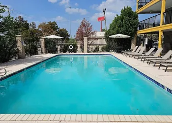 Super 8 by Wyndham Metairie hotel thumbnail 8