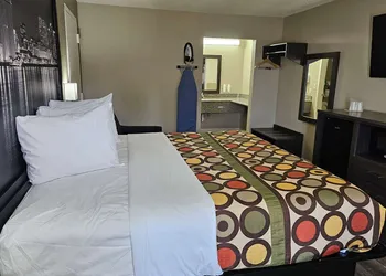 Super 8 by Wyndham Metairie hotel thumbnail 4