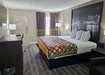 Super 8 by Wyndham Metairie hotel thumbnail 6