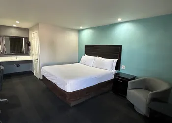 Sunset Inn Lake Oroville hotel thumbnail 3