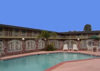 Sunset Inn Lake Oroville hotel thumbnail 5