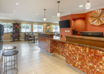 Best Western Plus Airport Plaza hotel thumbnail 2