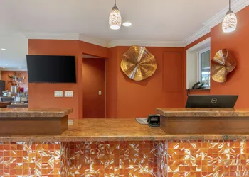 Best Western Plus Airport Plaza hotel thumbnail 3