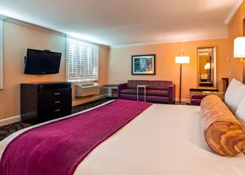 Best Western Plus Airport Plaza hotel thumbnail 5