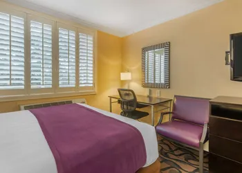 Best Western Plus Airport Plaza hotel thumbnail 8