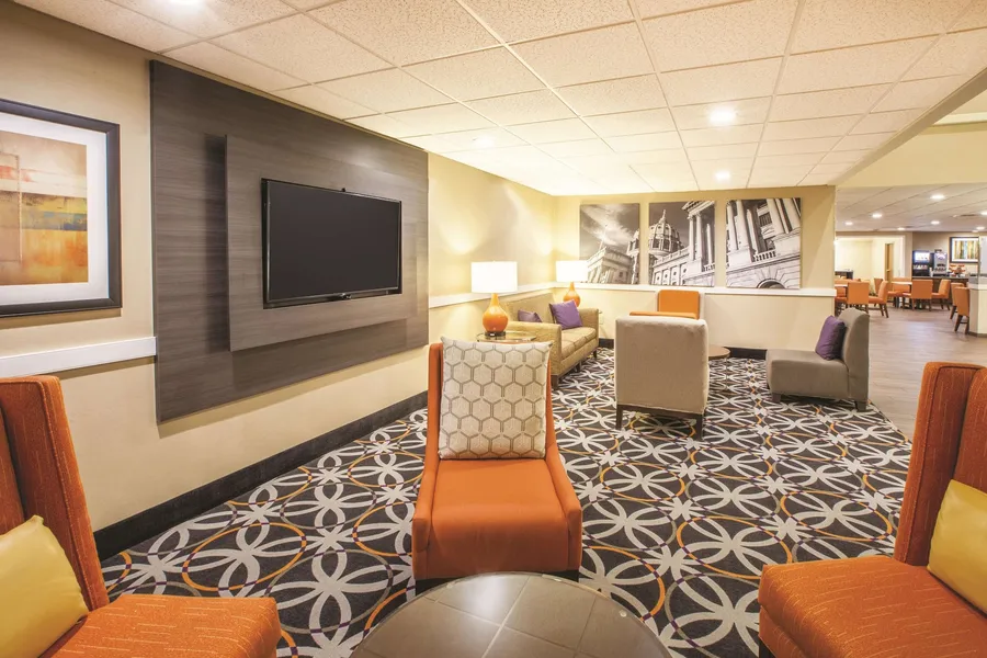 La Quinta Inn & Suites by Wyndham Mechanicsburg - Harrisburg hotel detail image 2