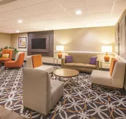La Quinta Inn & Suites by Wyndham Mechanicsburg - Harrisburg hotel detail image 3