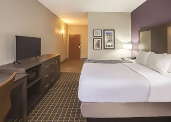 La Quinta Inn & Suites by Wyndham Mechanicsburg - Harrisburg hotel thumbnail 5