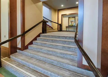 Embassy Suites by Hilton Chicago O'Hare Rosemont hotel thumbnail 2