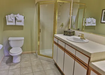 Ridge Pointe hotel thumbnail 6