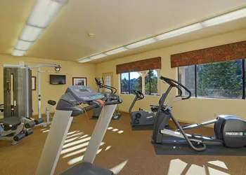 Ridge Pointe hotel thumbnail 8