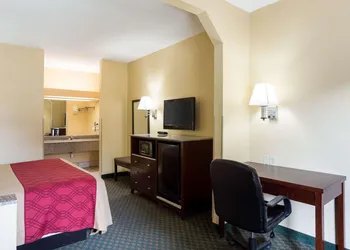 Rodeway Inn & Suites New Orleans Gentilly hotel thumbnail 8