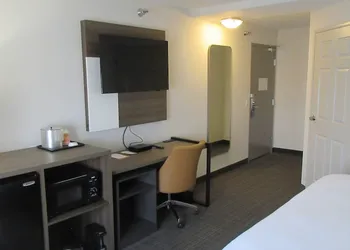Comfort Inn & Suites Rochester South Mayo Clinic hotel thumbnail 6