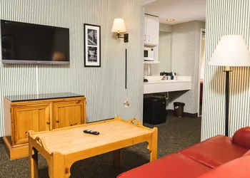 Williamsburg Woodlands Hotel & Suites, an official Colonial Williamsburg Hotel hotel thumbnail 3