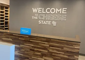 Hampton Inn Glendale Milwaukee, WI hotel thumbnail 2