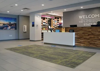 Hampton Inn Glendale Milwaukee, WI hotel thumbnail 3