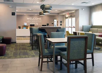 Hampton Inn Glendale Milwaukee, WI hotel thumbnail 4