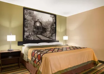 Super 8 by Wyndham Rantoul hotel thumbnail 4