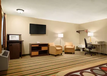 Super 8 by Wyndham Rantoul hotel thumbnail 8