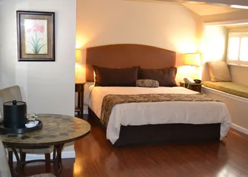 Sunset Inn hotel thumbnail 2