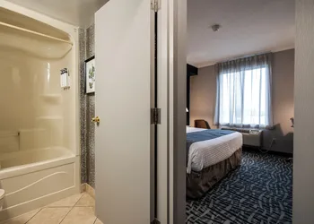 Monte Carlo Inn Toronto West Suites hotel thumbnail 5