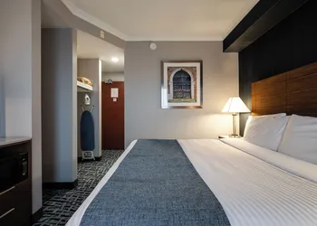 Monte Carlo Inn Toronto West Suites hotel thumbnail 7