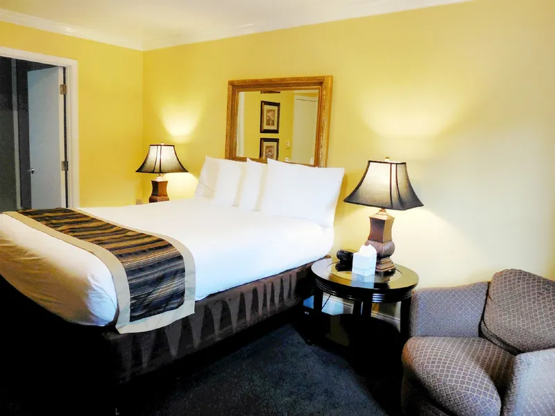 Sea Breeze Inn And Cottages hotel detail image 2