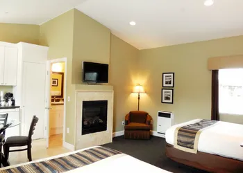 Sea Breeze Inn And Cottages hotel thumbnail 4