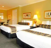 Sea Breeze Inn And Cottages hotel detail image 7
