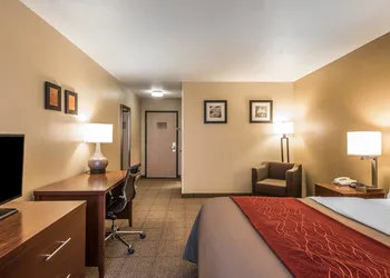 Quality Inn & Suites Bethany hotel thumbnail 5