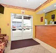 Econo Lodge Louisville Airport hotel detail image 3
