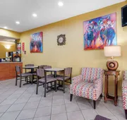 Econo Lodge Louisville Airport hotel detail image 4