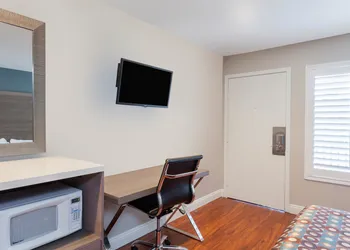 Hotel 414 Anaheim hotel thumbnail 5