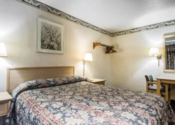 Rodeway Inn Monterey Near Fairgrounds hotel thumbnail 4