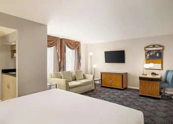 Inn at Great Neck hotel thumbnail 6