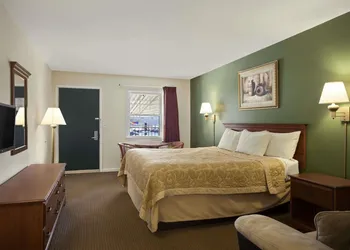 Super 8 by Wyndham Mifflinville Near Bloomsburg hotel thumbnail 3