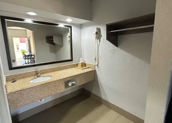 Azul Inn Houston Hobby Airport hotel thumbnail 5