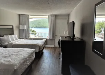 Lakefront Terrace Resort hotel thumbnail 2