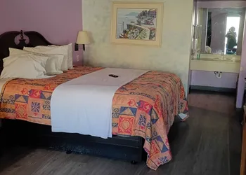 NOLA Inn hotel thumbnail 4