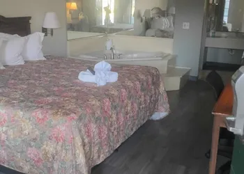 NOLA Inn hotel thumbnail 6
