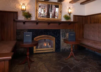 Red Coach Inn hotel thumbnail 2