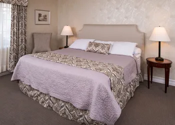Red Coach Inn hotel thumbnail 3